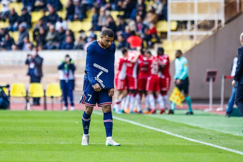 Mbappe cùng PSG đã phải nhận thất bại nặng nề