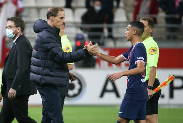 Chelsea tranh sao PSG với Barca