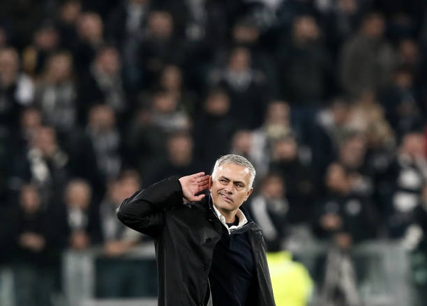 Mourinho bị hãng máy bay giá rẻ ‘mỉa mai’ việc tới Roma