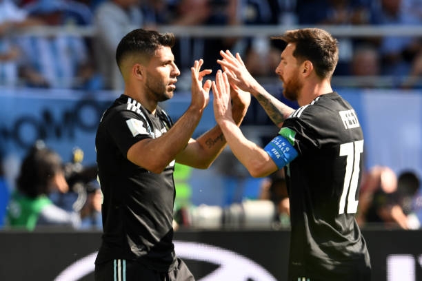Aguero tin Messi sẽ ở lại Barcelona