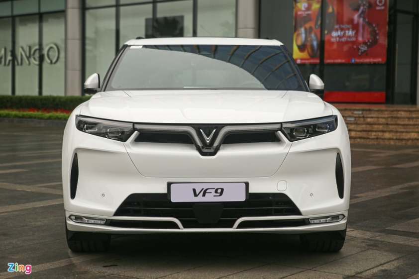 Lô 27 mẫu SUV cỡ lớn hạng sang VinFast VF9 đầu tiên vừa đến tay khách Việt có gì đặc biệt? 262302