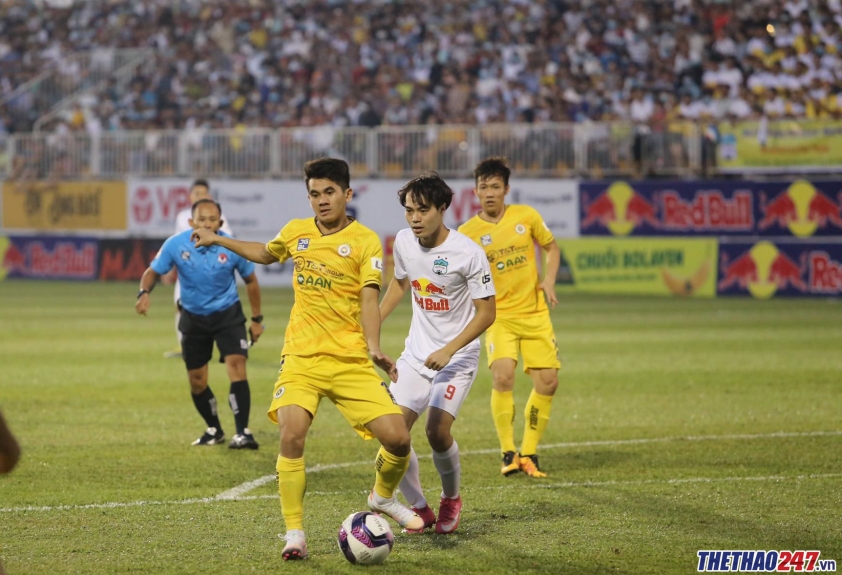 V-League không hẹn ngày trở lại, ĐTQG Việt Nam gặp khó-62334