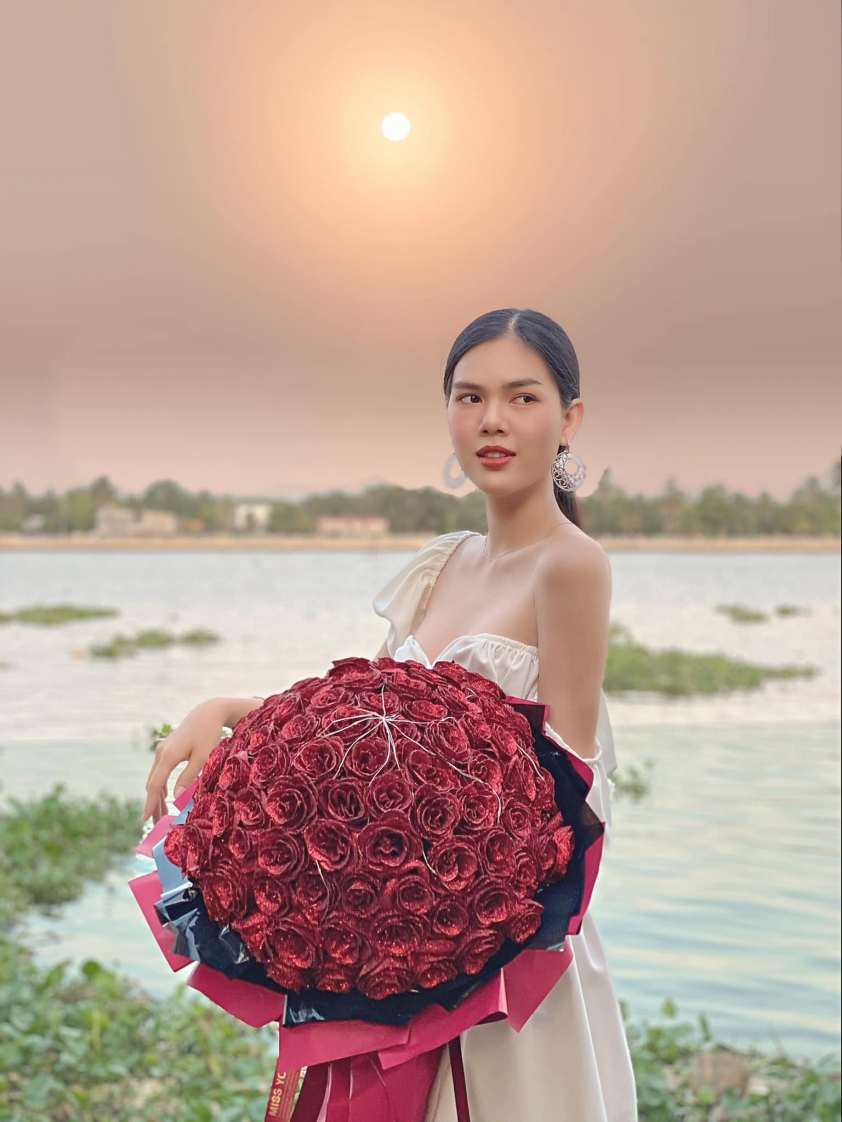 Nhan sắc nóng bỏng của Ngọc Trinh trước khi bị tuyển thủ U22 Việt Nam 'cắm sừng' 67462Nhan sắc nóng bỏng của Ngọc Trinh trước khi bị tuyển thủ U22 Việt Nam 'cắm sừng' 67462