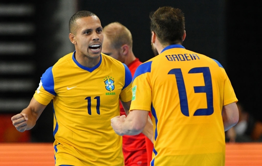 Ferrao chơi thăng hoa trong màu áo ĐT Brazil.