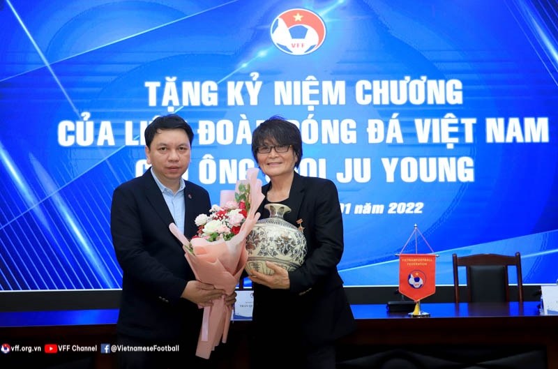Trợ lý HLV Park Hang Seo nhận vinh dự đặc biệt trước khi rời Việt Nam-103852