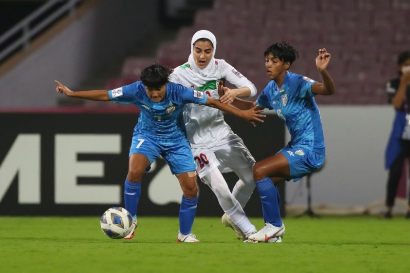 Trực tiếp Ấn Độ 0-0 Iran: Thế trận chậm rãi 105654