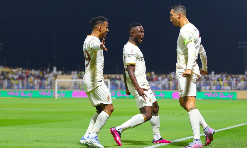 ronaldo-mung-ban-al-nassr-jpeg-5723-6812-1680647388-1680677778.jpg