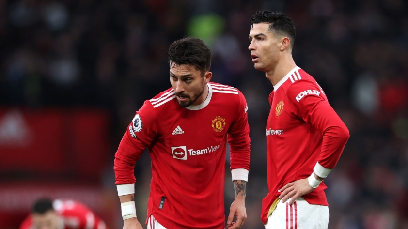 cr7-telles-1682789625.jpg