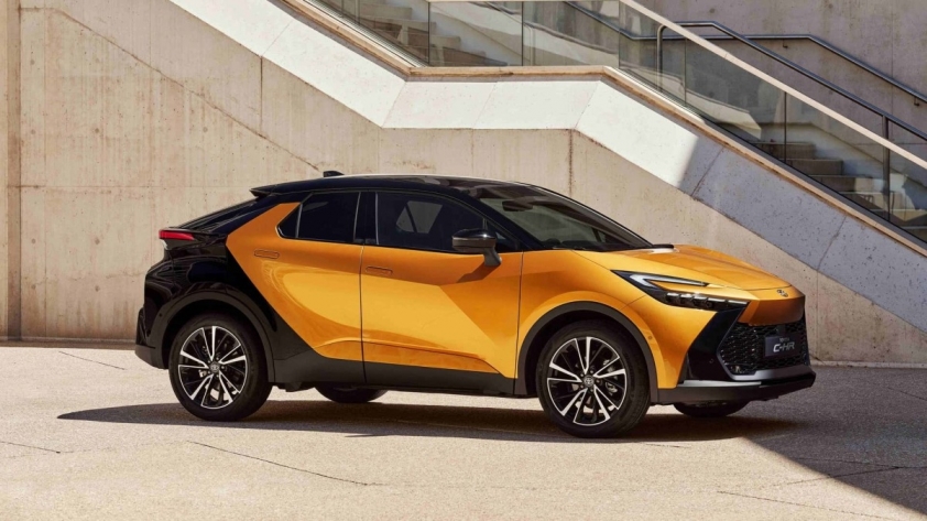 foto-toyota-c-hr-2023-immagini-1
