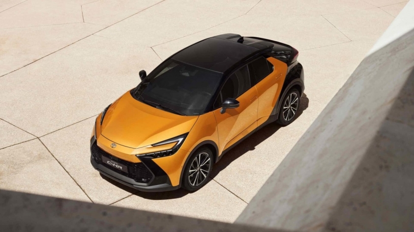 foto-toyota-c-hr-2023-immagini-4