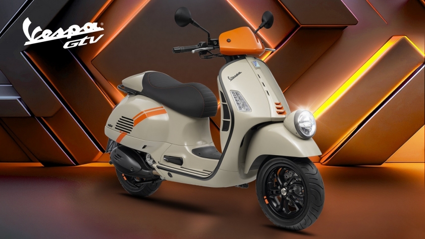 vespa-gtv-2023-with-accessories