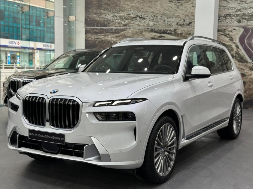 SUV hạng sang cỡ lớn BMW X7 giảm giá