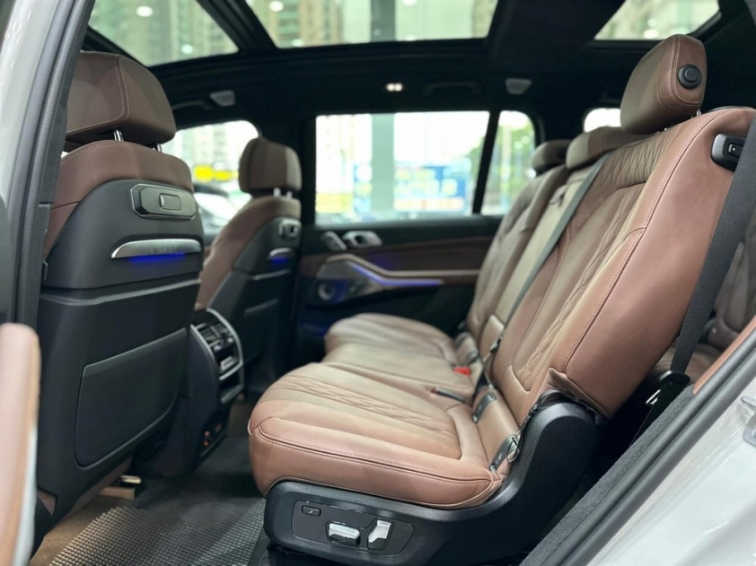 SUV hạng sang cỡ lớn BMW X7 giảm giá