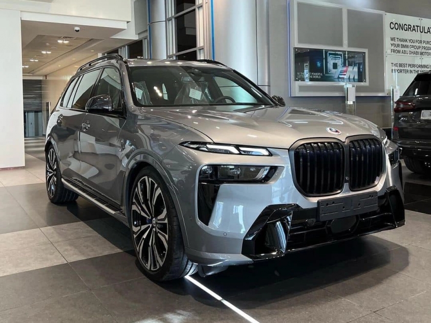 SUV hạng sang cỡ lớn BMW X7 giảm giá