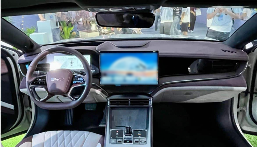 Hãng xe sắp vào Việt Nam ra mắt sedan mới: Chạy được 200 km không