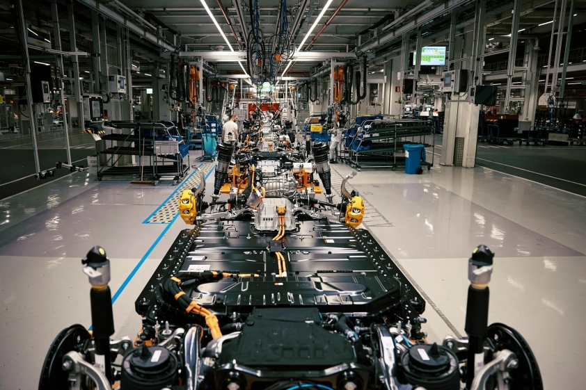 2023-Audi-Q8-e-tron-6