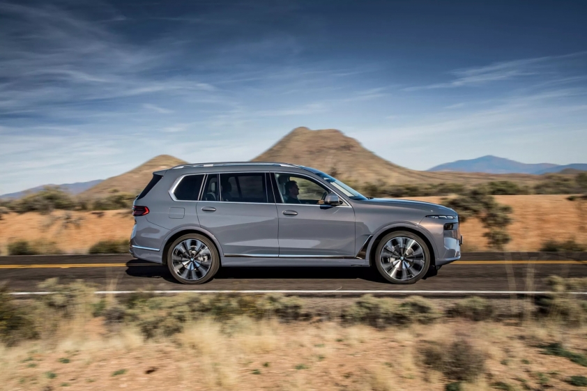 2023-BMW-X7-68