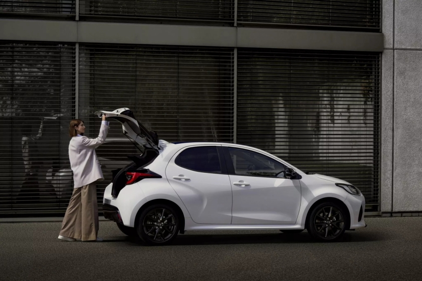 2024-Mazda2-Hybrid-3-2048x1366