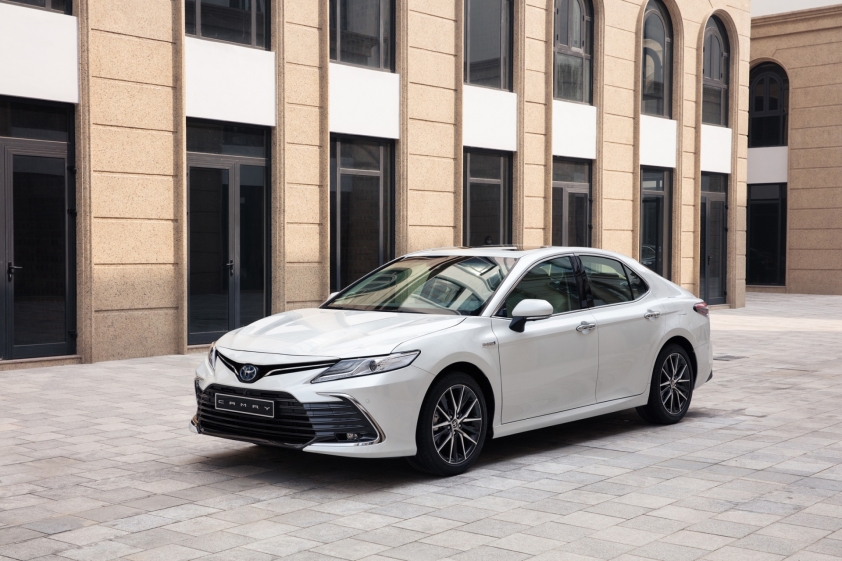 Doanh số tăng trưởng nhẹ, Toyota Camry tiếp tục