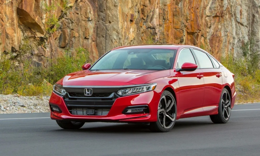 Sedan hạng D tháng 10/2023: Toyota Camry là cái tên duy nhất có doanh số sụt giảm 356348