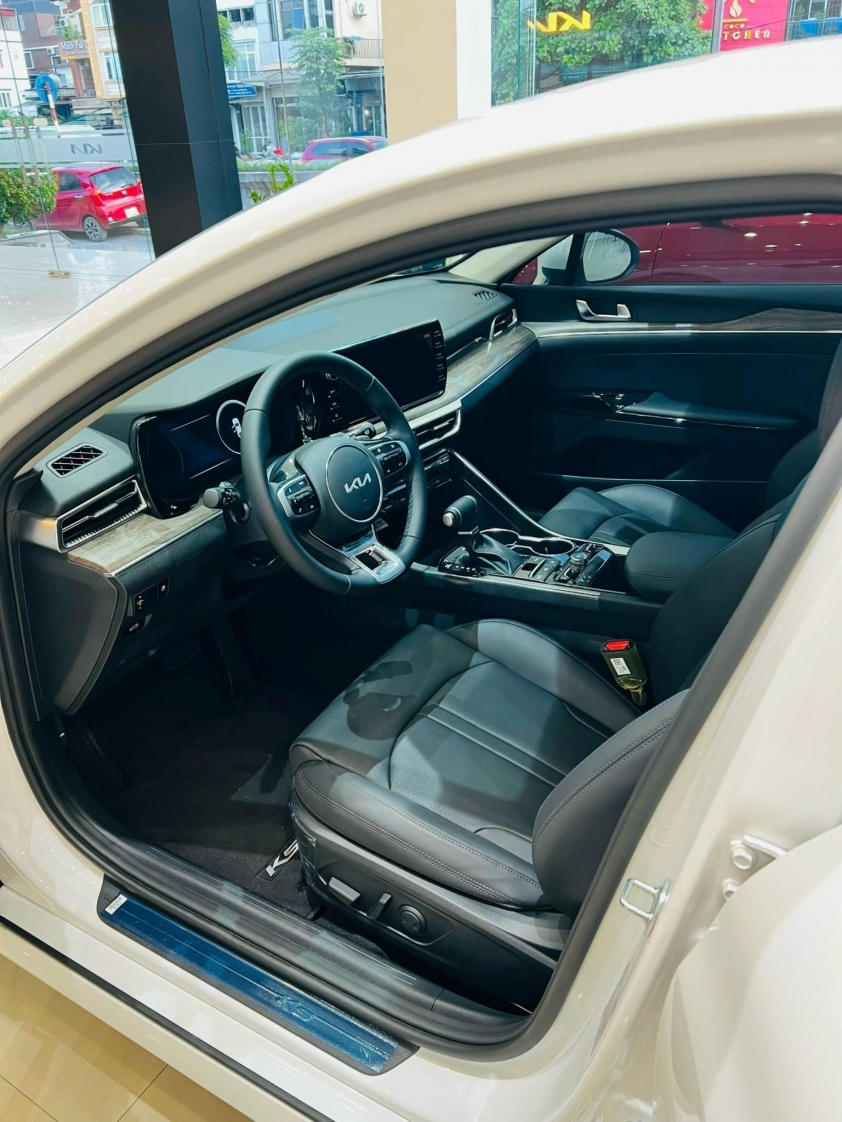 Đối thủ của Toyota Camry giảm giá
