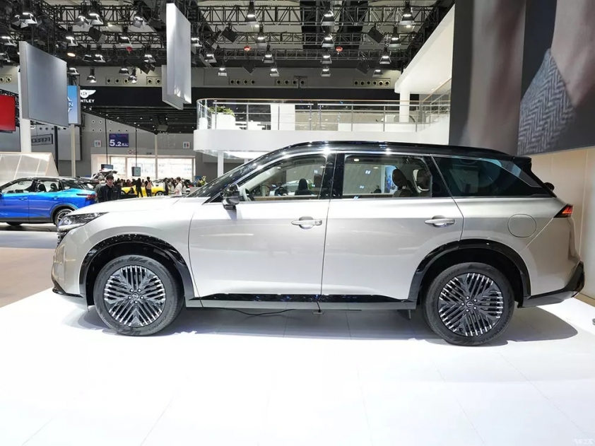 nissan-pathfinder-2024-6-4fb7