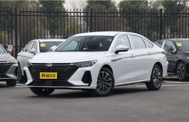 Sedan Chery Fengyun A8 ra mắt: Tầm hoạt động 1.400 km, giá quy đổi từ 411 triệu đồng 383987