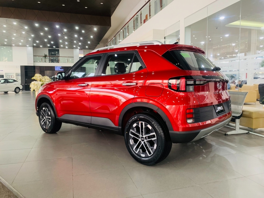 Mở bán chưa lâu, Hyundai Venue đã giảm giá mạnh tại đại lý để cạnh tranh với Raize, Sonet 387203