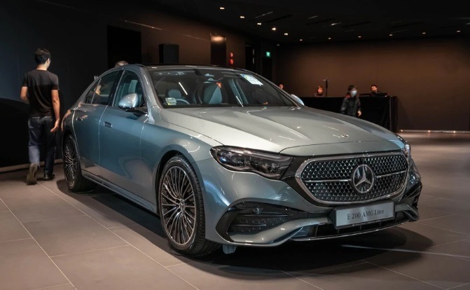Mercedes-Benz E-Class 2024 chào sân thị trường Đông Nam Á, giá quy đổi từ 7,4 tỷ đồng 400195