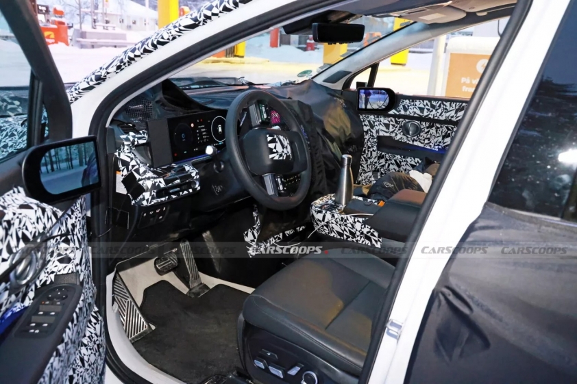 SUV điện Hyundai Ioniq 7 2025 lộ thiết kế nội thất với màn hình