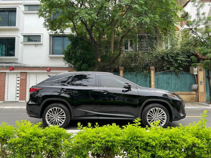 Sau 3 năm lăn bánh, Lexus RX 300 cũ chấp nhận bán 'lỗ' tới 800 triệu đồng 402526