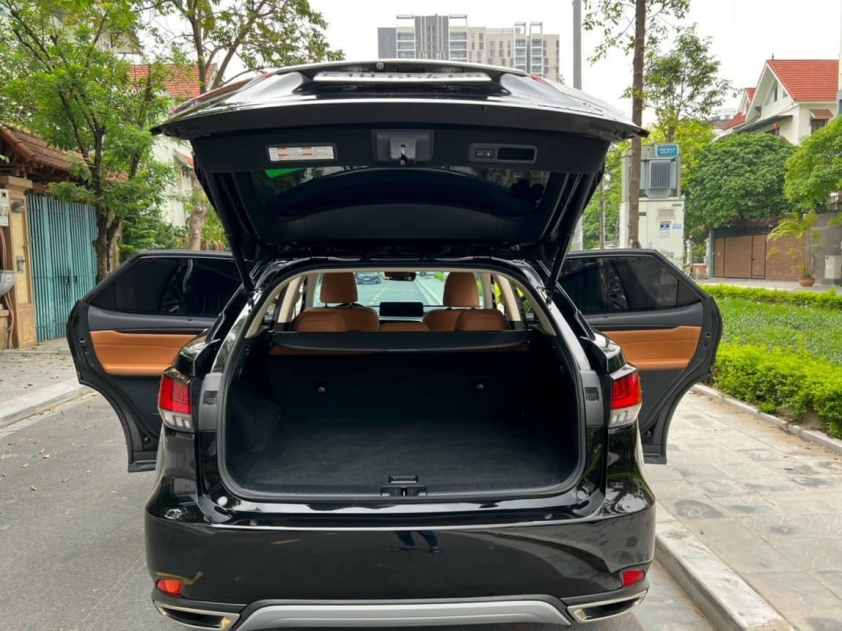 Sau 3 năm lăn bánh, Lexus RX 300 cũ chấp nhận bán 'lỗ' tới 800 triệu đồng 402529