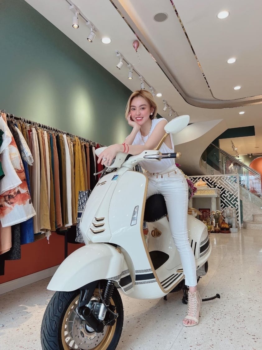 Loạt siêu xe tiền tỷ từng lên sóng cùng hot girl tai tiếng Trang Nemo 412486