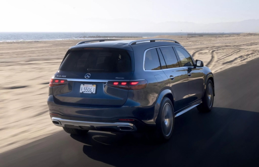 2023-Mercedes-GLS450_2-2048x1320