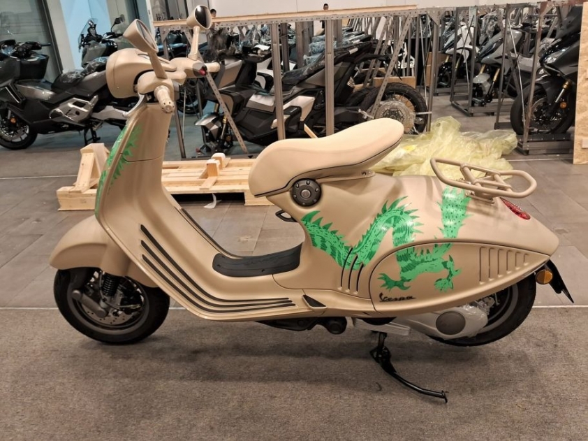 Chiêm ngưỡng Vespa 946 Dragon đầu tiên tại Việt Nam, giá dự kiến không dưới 2 tỷ đồng 413630