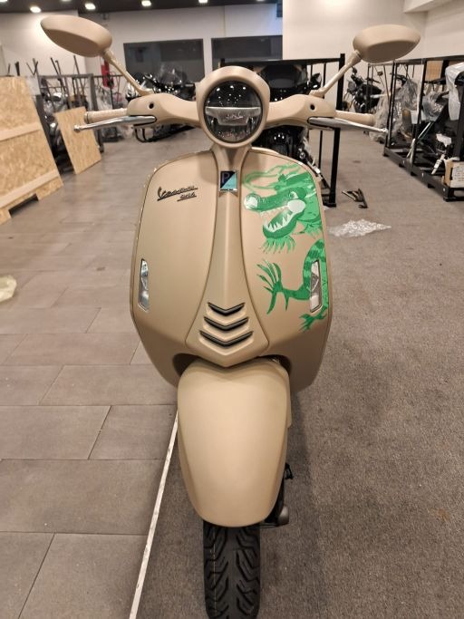 Chiêm ngưỡng Vespa 946 Dragon đầu tiên tại Việt Nam, giá dự kiến không dưới 2 tỷ đồng 413631