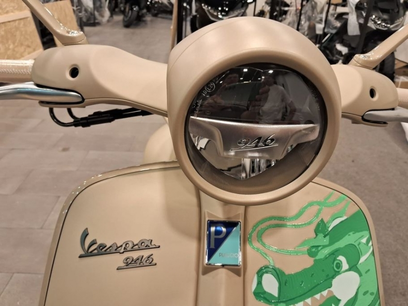 Chiêm ngưỡng Vespa 946 Dragon đầu tiên tại Việt Nam, giá dự kiến không dưới 2 tỷ đồng 413634
