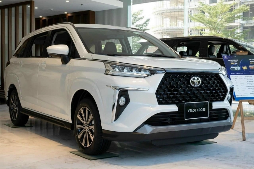 Toyota Việt Nam bất ngờ giảm giá mạnh cho Vios và Veloz Cross 414098