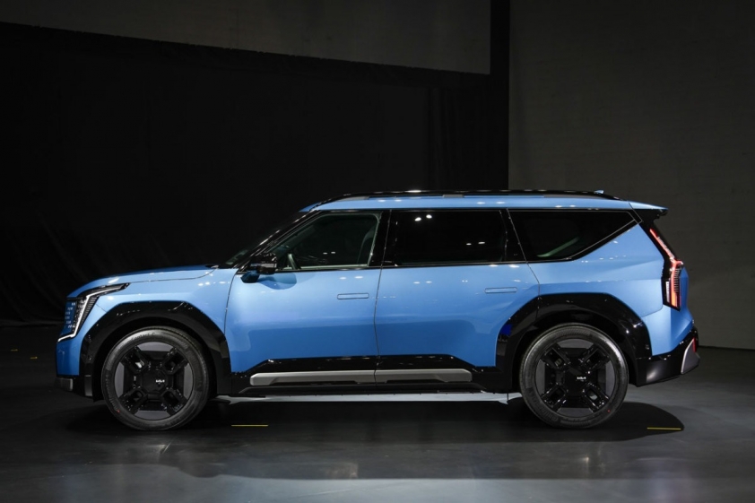 43-KIA-EV9-2024-Thailand