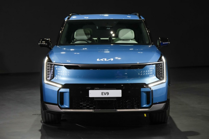 45-KIA-EV9-2024-Thailand