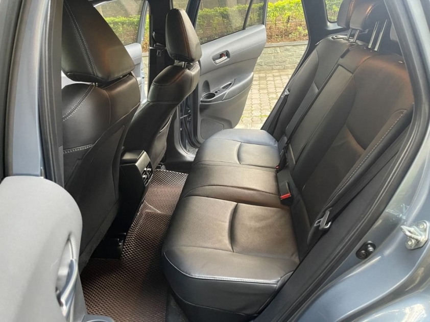Ngỡ ngàng giá chào bán của Toyota Corolla Cross Hybrid chạy lướt sau 3 năm lăn bánh 415992