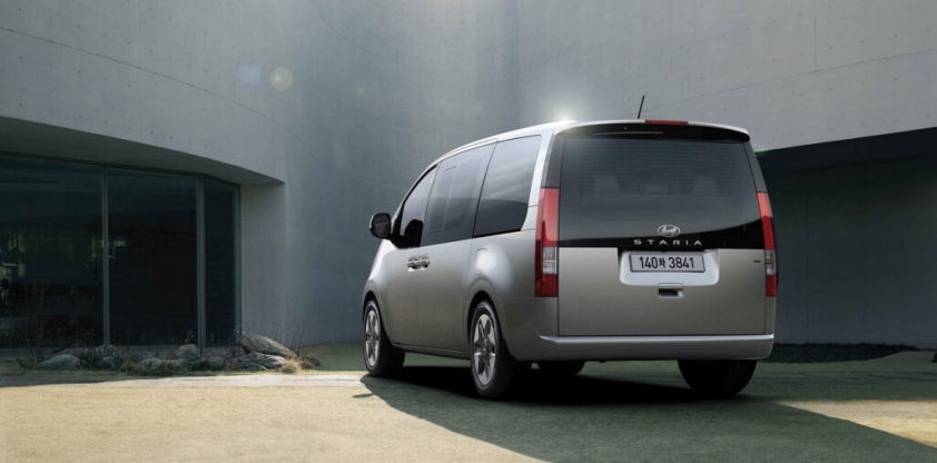 Hyunda-Staria-Hybrid-2024-2
