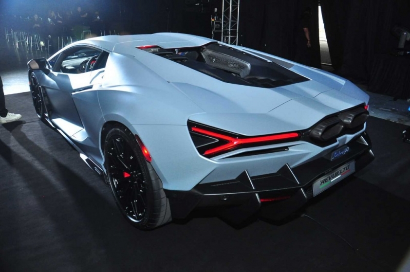 Lamborghini Revuelto lần đầu lộ diện tại Việt Nam, có thể ra mắt ngay trong tháng này 419094