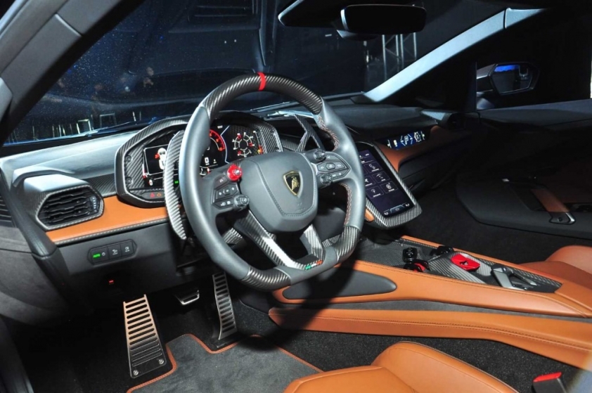 Lamborghini Revuelto lần đầu lộ diện tại Việt Nam, có thể ra mắt ngay trong tháng này 419095