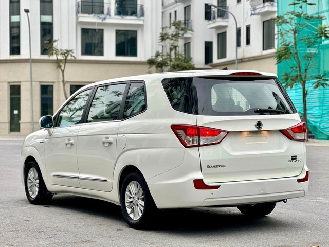 SsangYong-Turismo-1