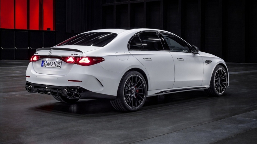 Mercedes-AMG E53 Hybrid ra mắt: Mạnh hơn 600 mã lực, tăng tốc 0-100 km/h trong chưa đầy 4 giây 420648