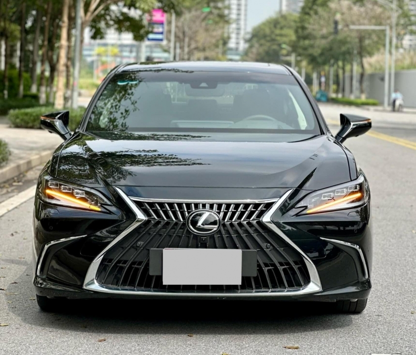 Lăn bánh 2 năm, xe sang Lexus ES 300h 'lướt' trượt giá ngang một chiếc Honda CR-V 422136