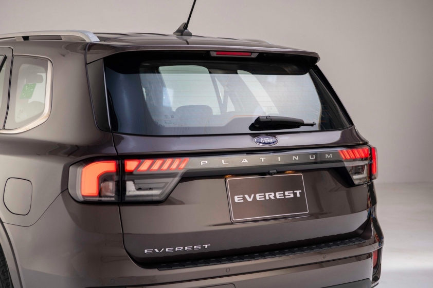 Vén màn Ford Everest Platinum tại Việt Nam: Trang bị hiện đại hơn, mở bán vào tháng sau 422457