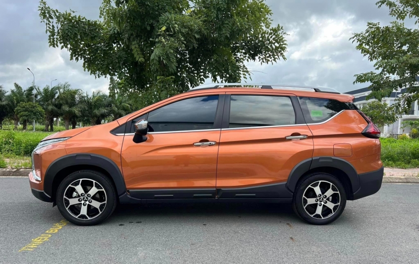 Xe gia đình Mitsubishi Xpander Cross cũ rớt giá ngỡ ngàng sau 2 năm lăn bánh 423373