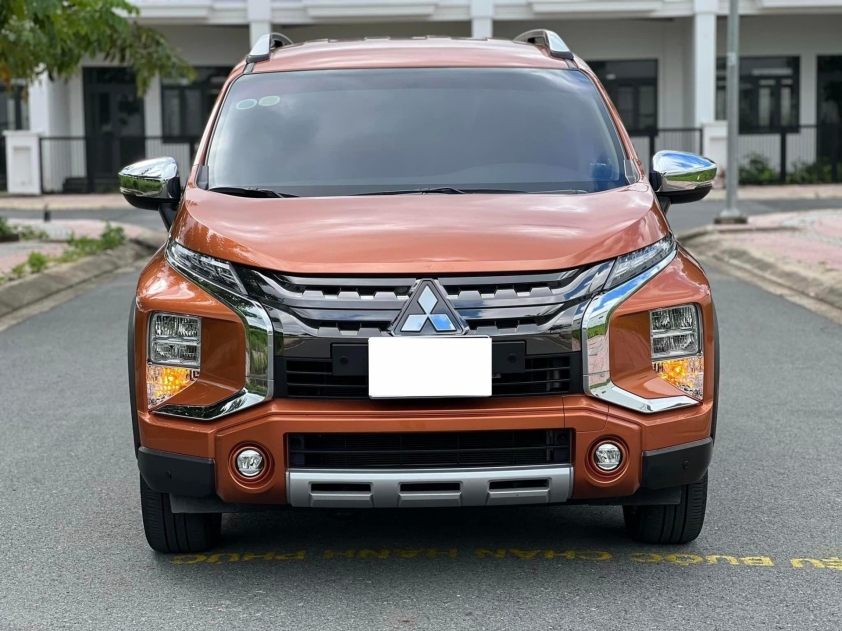 Xe gia đình Mitsubishi Xpander Cross cũ rớt giá ngỡ ngàng sau 2 năm lăn bánh 423374